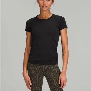 Lululemon Swiftly Tech Short Sleeve Shirt in Black - size 2